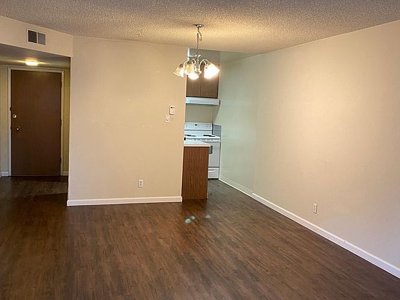 4th image of 1944 Garden Dr #108