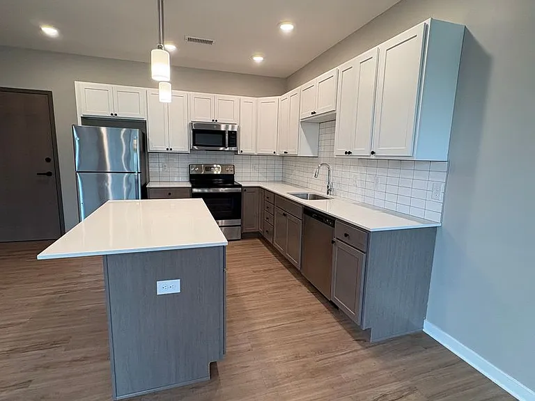 Level at Village Gardens — Photo 63
