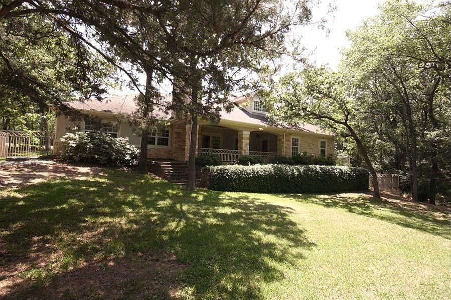 2nd image of 820 Oak View Dr