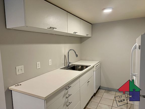 5th image of 110 Northfield St Unit 2