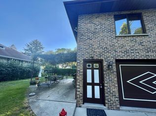 1499 Glencoe Ave UNIT B, Highland Park, IL