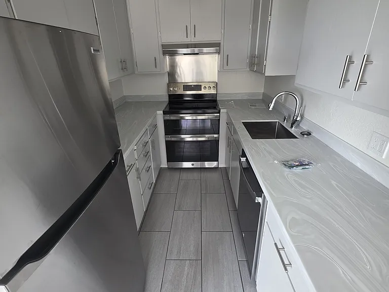 830 Corbett Ave #201 — Photo 5