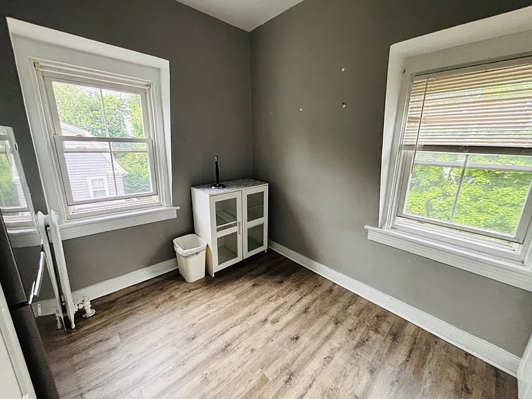 145 Carpenter Ave #4 — Photo 4