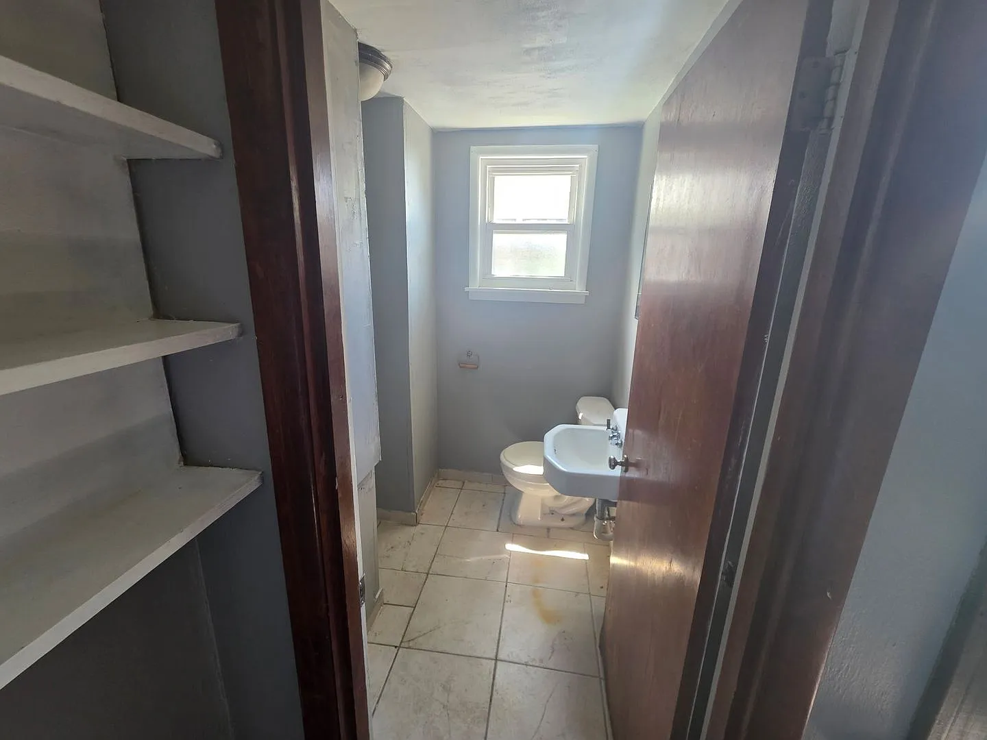 Nicely updated 1 BR — Photo 3