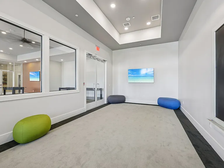 Village Green Apartments — Photo 15