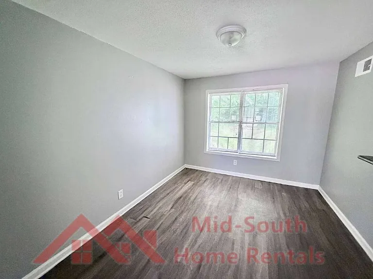 1270 Chickamauga Ave — Photo 9
