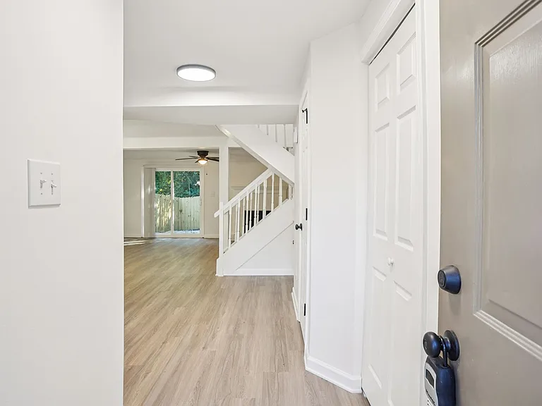 1369 Maple Shade Ln — Photo 3