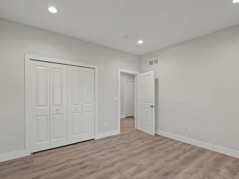 5636 Paris Dr — Photo 24