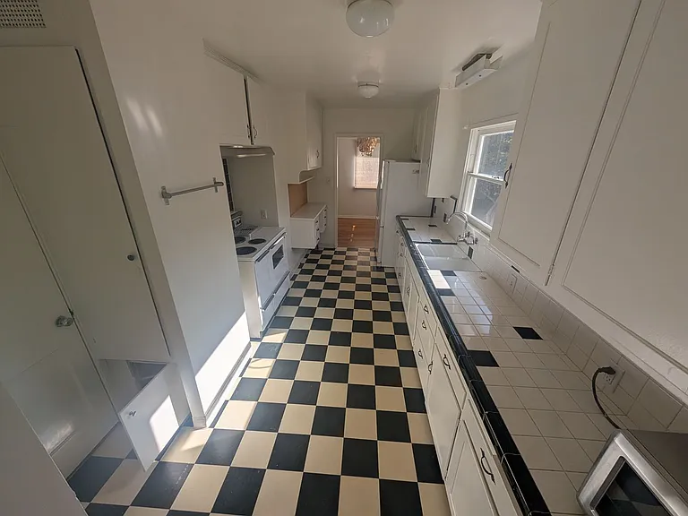 1007 Pacific St — Photo 4