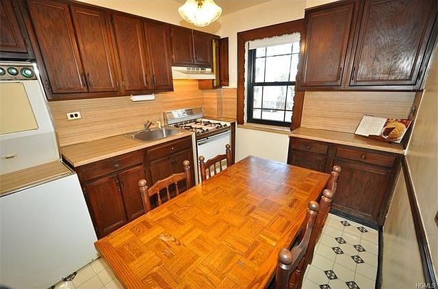 Eat-in-Kitchen has a wash and dryer and plenty of storage space.