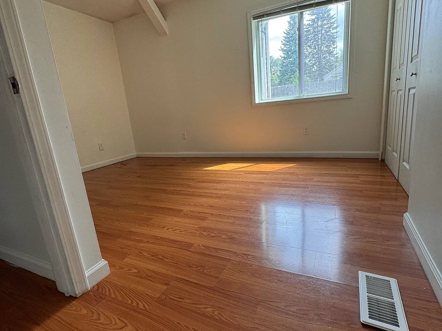 2 bed, 1800 sqft, $1,500 — Photo 2