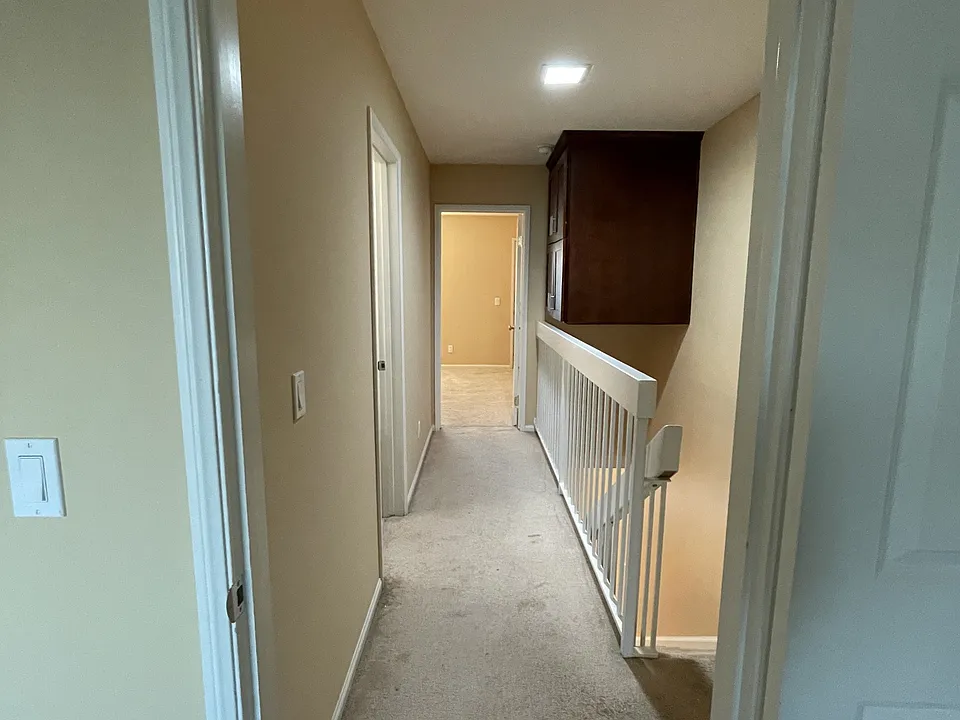 225 S Ventura Rd #100