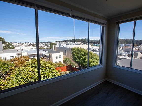 3rd image of 732 26th Ave APT 4