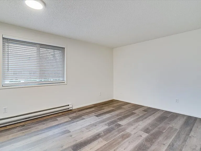 Barclay Square Where Convenience Meets Community Up to 1-Month Free! — Photo 33