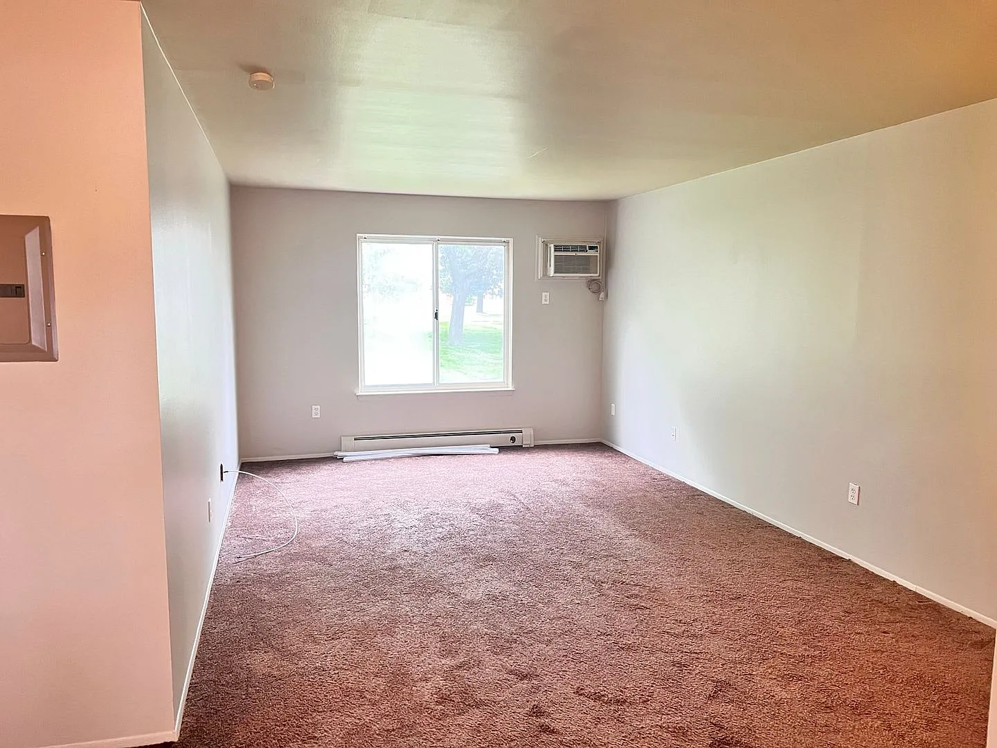 Park East Apartments (B)- Divergent Capital Management, LLC — Photo 1