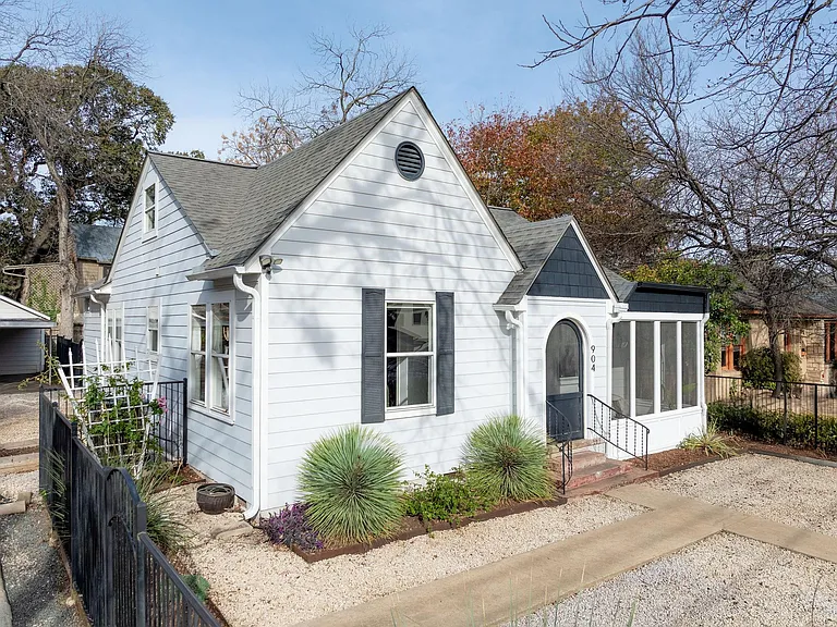 904 Josephine St — Photo 38