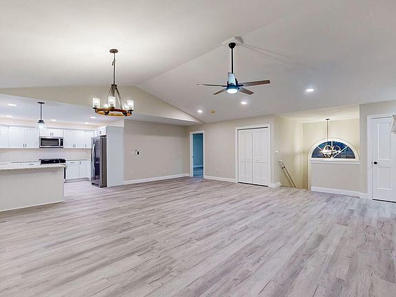 3rd image of 146 Larch Dr