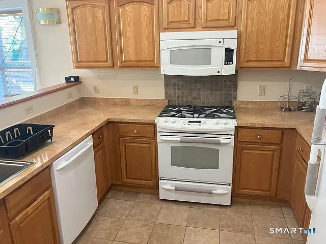 2 bed, 1.0 bath, 986 sqft, $1,900 — Photo 2