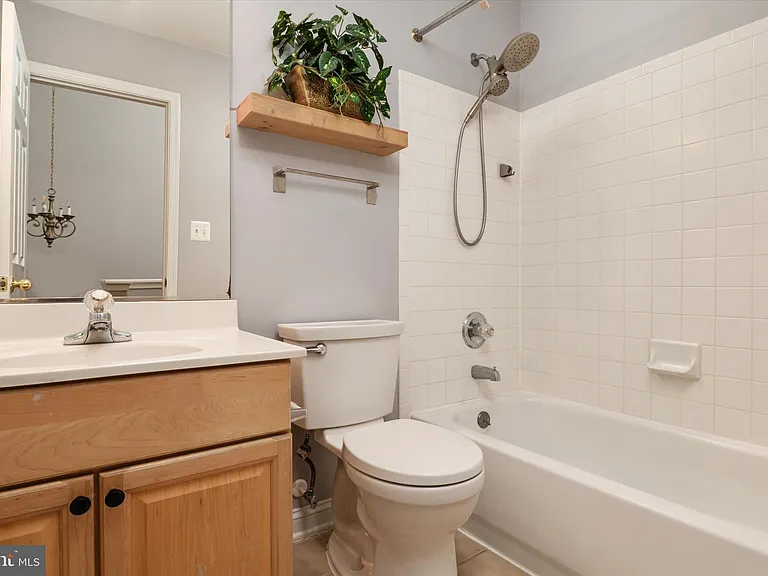 824 Stonehurst Ct — Photo 23