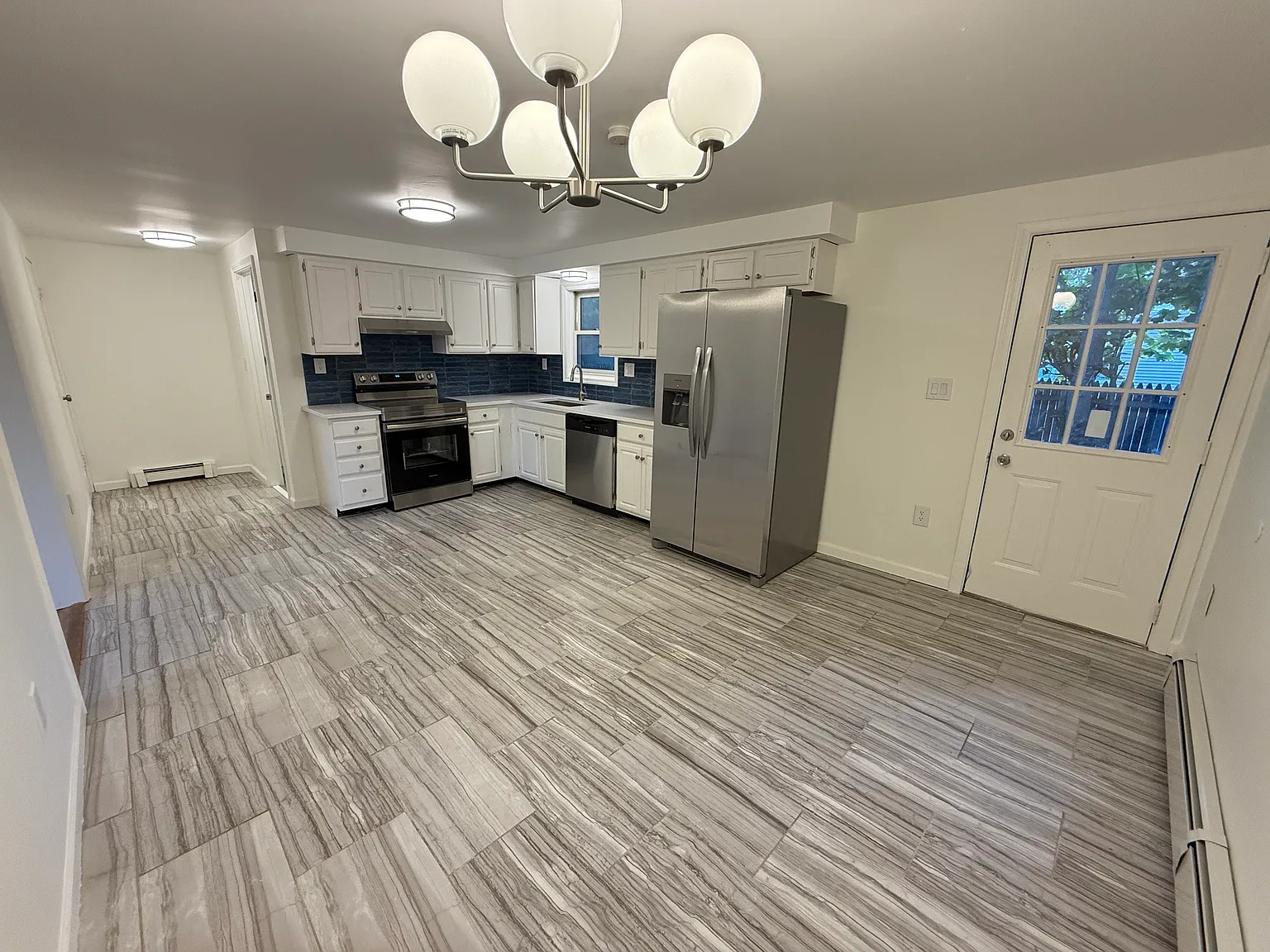 3 bed, 1200 sqft, $2,550 — Photo 2