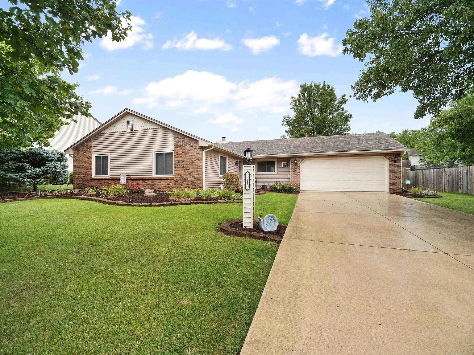 6910 Wolfsboro Ln photo 1
