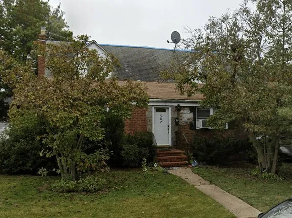387 Sherbourne Road, Valley Stream, NY 11580