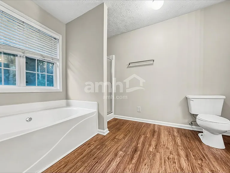 1500 Chalet Cir — Photo 12