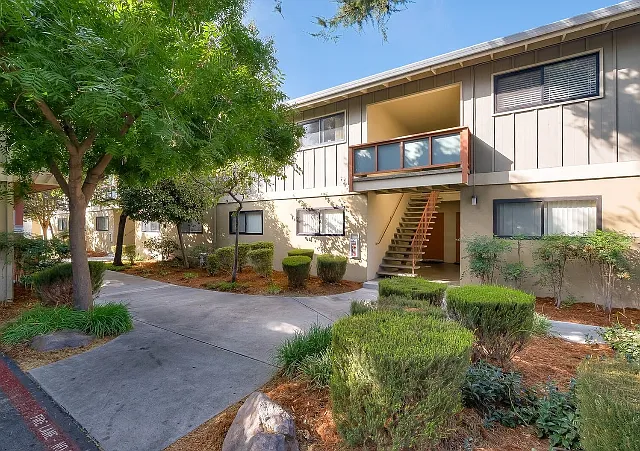 Cedar Apartments — Photo 2