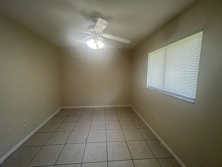215-217 SE 23rd Pl — Photo 17