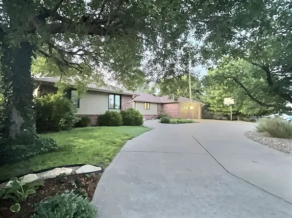 303 W 39th St, Hays, KS 67601