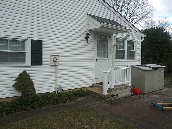 4th image of 1 Wisconsin Ln
