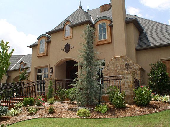 Wonderful Estate on just under one acre