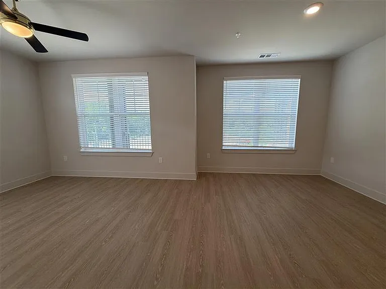 District on the Etowah Apartments — Photo 1475