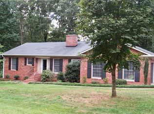 209 Heathcote Rd, Hendersonville, NC 28791