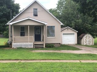 1022 S Front St, Chesaning, MI 48616