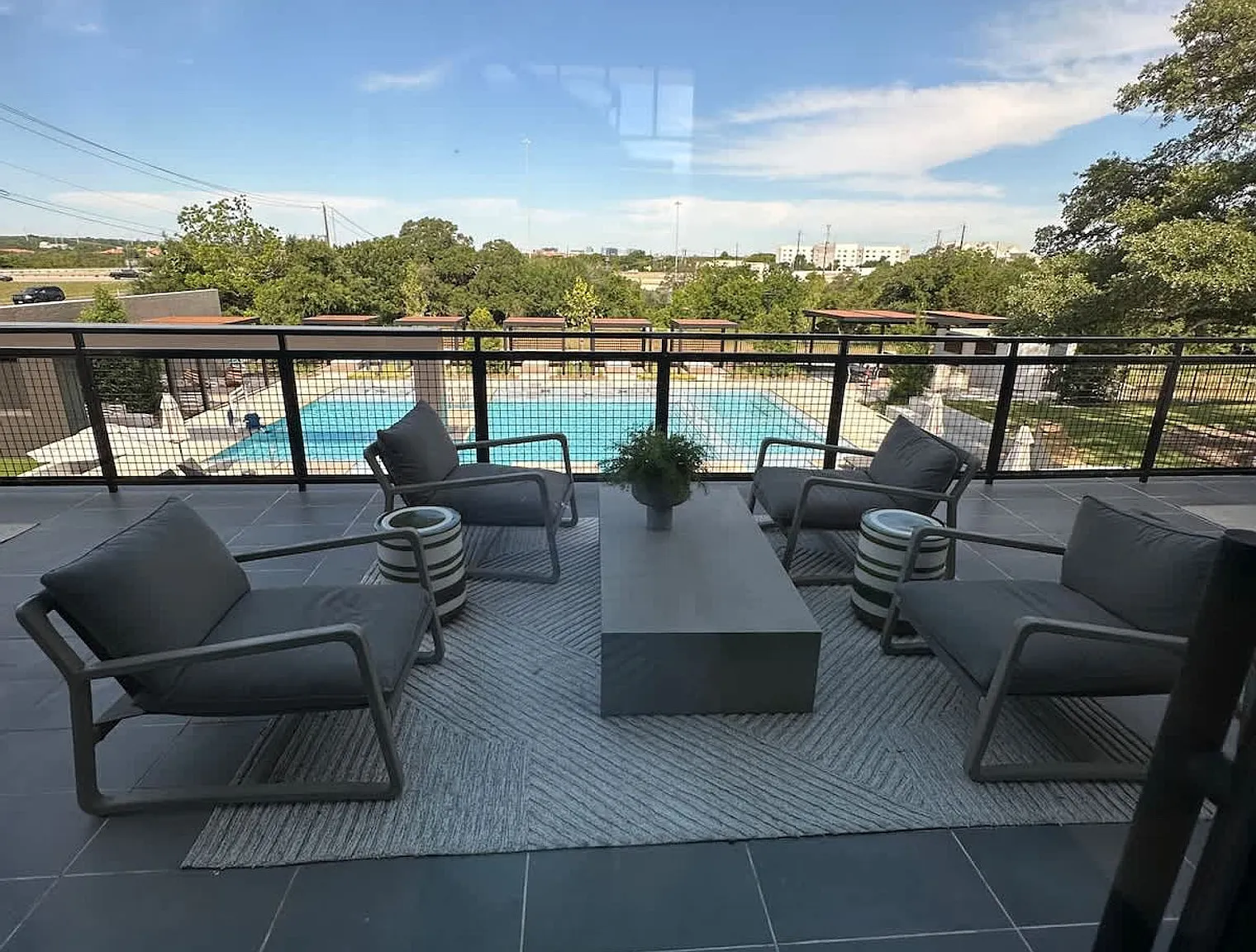 1 bed, 1.0 bath, 893 sqft, $2,684 — Photo 3