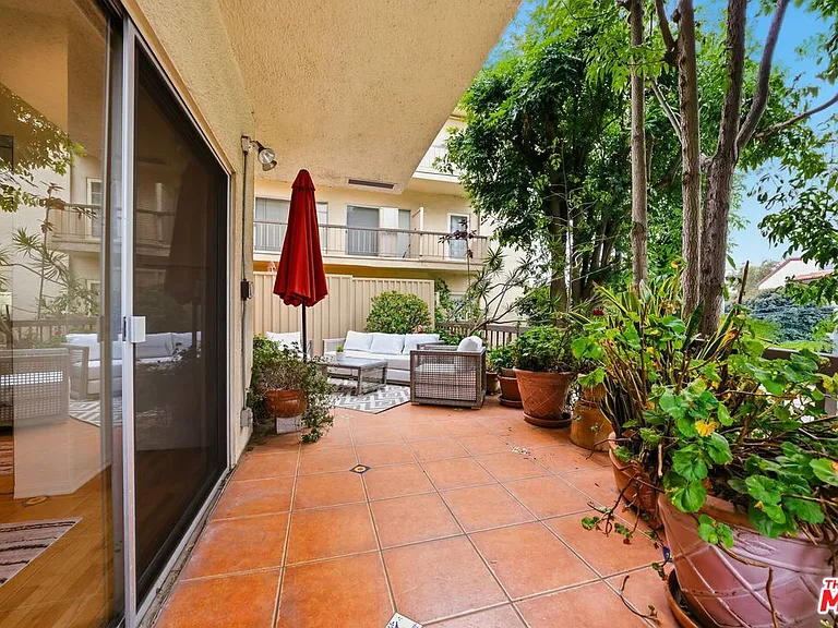 612 S Barrington Ave #213 — Photo 21