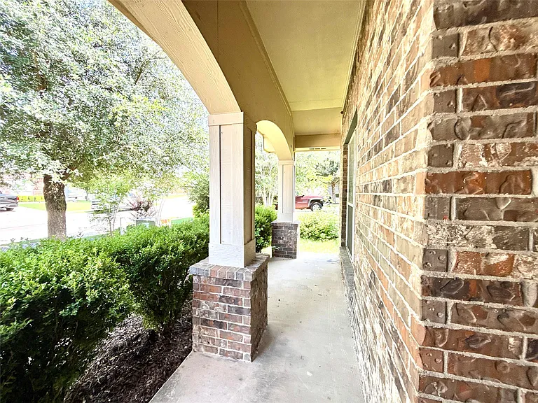 1213 Rainbow Parke Dr — Photo 2