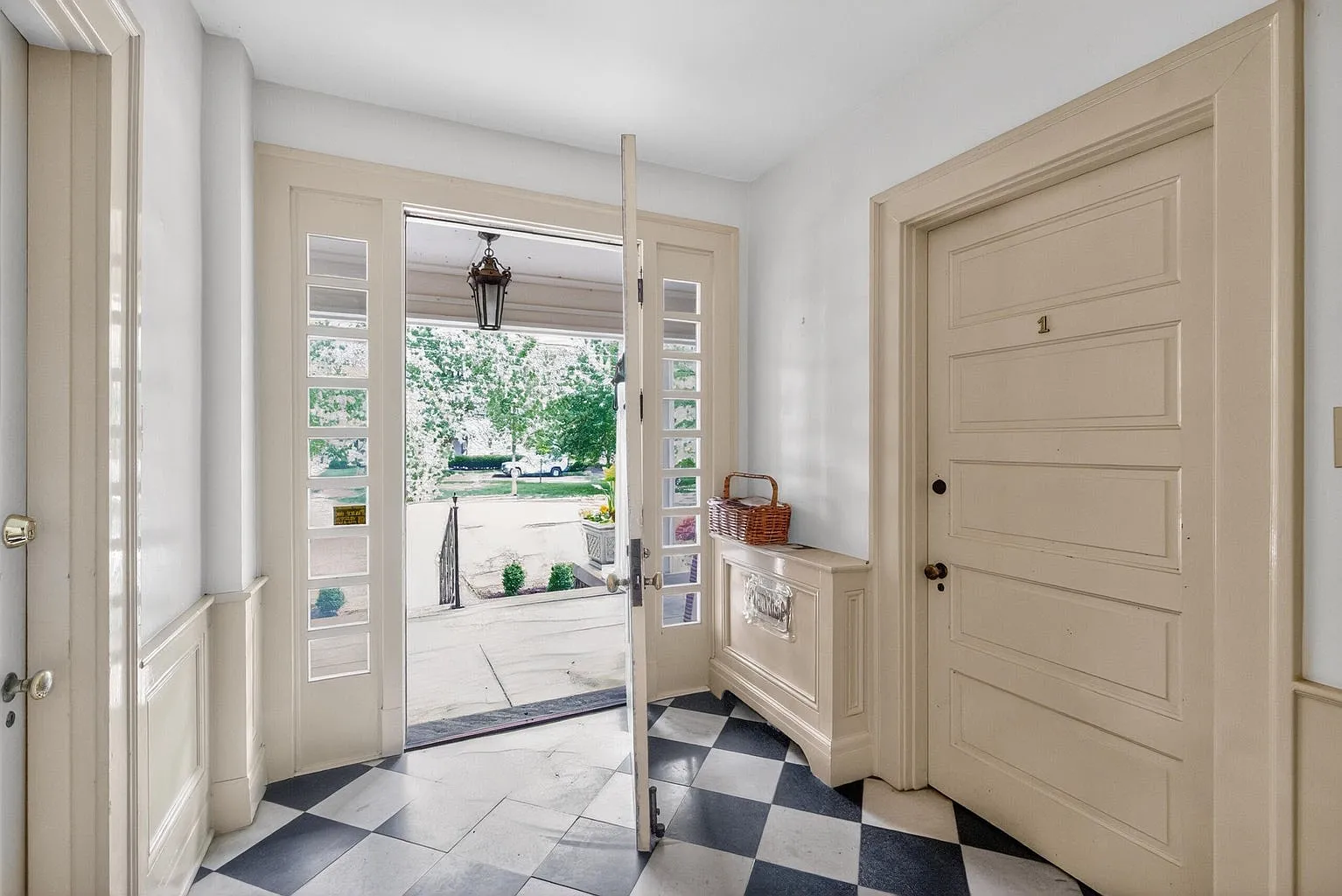 1 bed, 1207 sqft, $1,700 — Photo 4