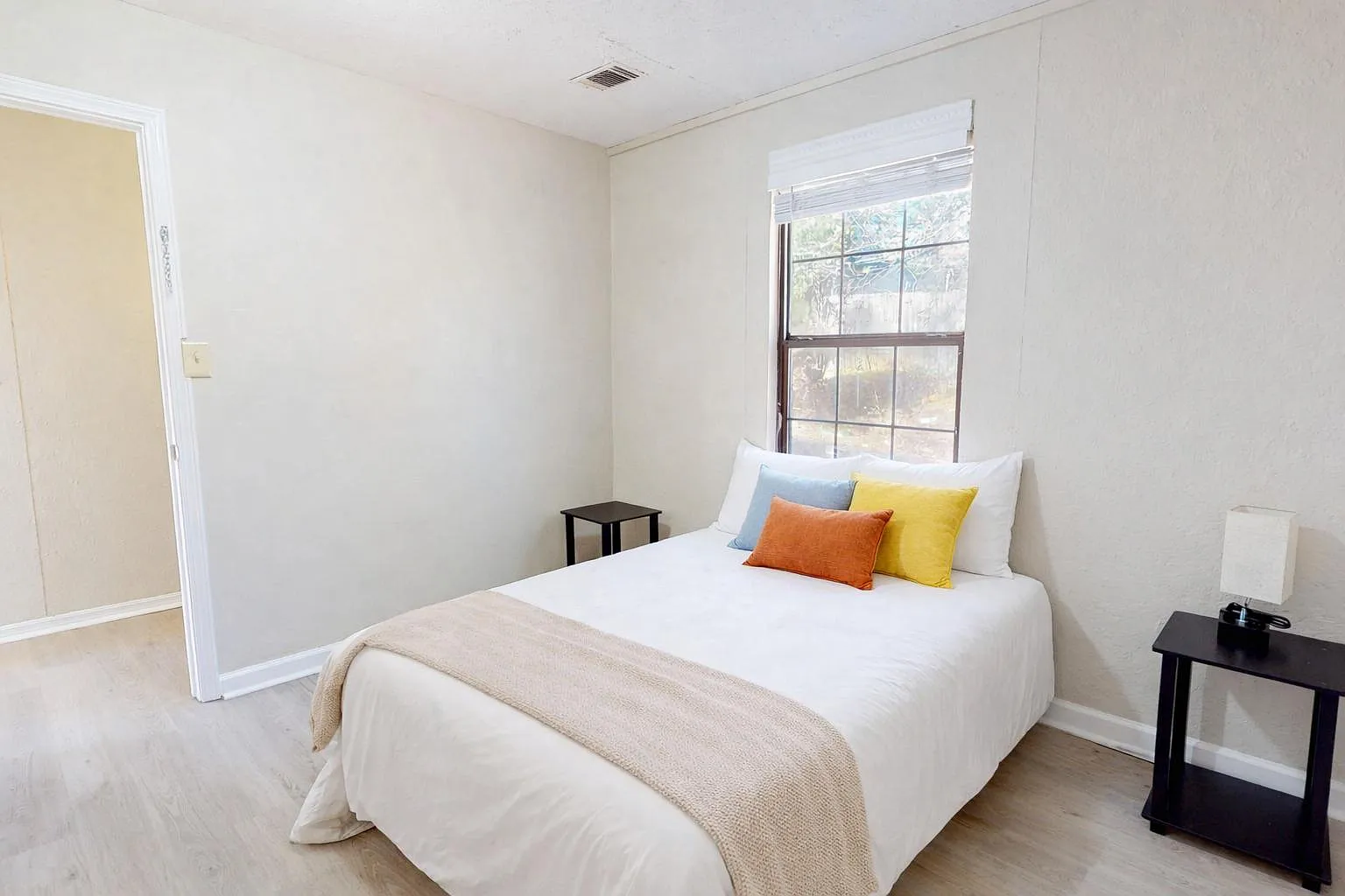 4 bed, 3.0 bath, 1792 sqft, $689 — Photo 2