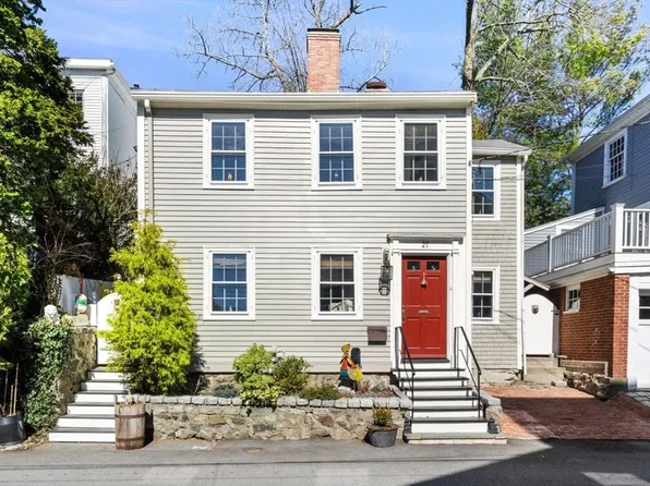 27 Summer St, Marblehead, MA 01945