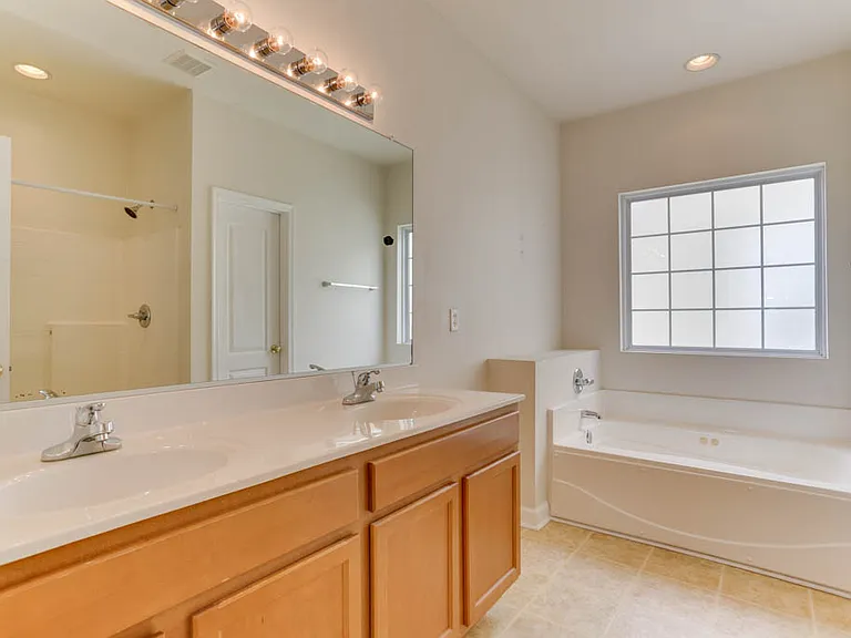 528 Normandy St — Photo 28