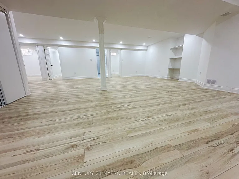 938 Red Deer Ave #BASEMENT — Photo 9