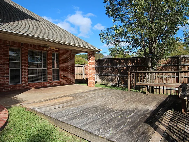 1202 River Bend Dr — Photo 32