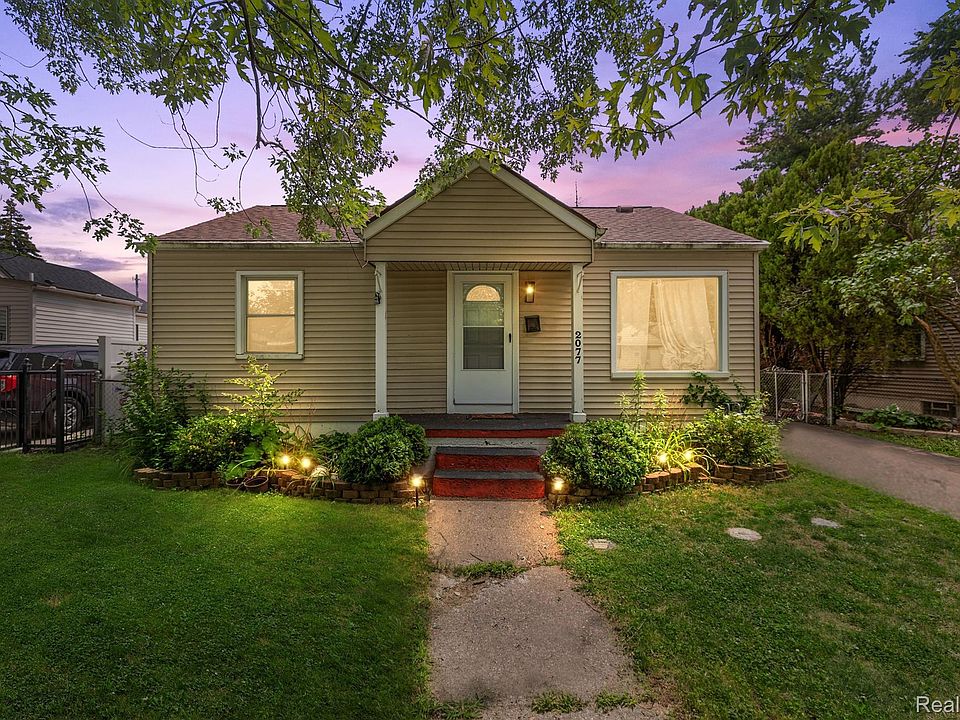 1st image of 2077 Richmond Ave