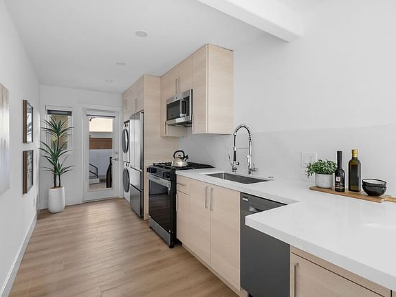 4th image of 2729 1st Ave