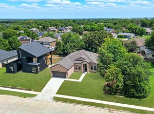 716 Oak Creek Dr, Hutchins, TX 75141