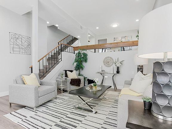 3rd image of 15133 Magnolia Blvd Unit E