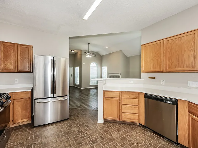 2124 Creek Royal Dr — Photo 9