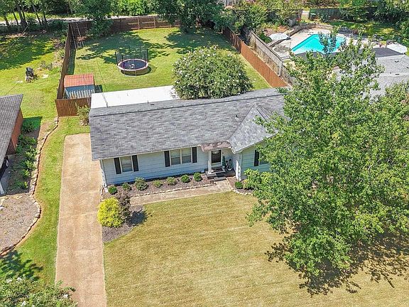 3rd image of 1503 Pennylane SE